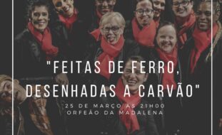 Fotografia, em tons esbatidos, de elementos da companhia de teatro da APPC. Ao centro, em destaque, a designação da peça “Feitas de ferro, desenhadas a carvão” e a data e local da apresentação. Em rodapé surgem dois logótipos.