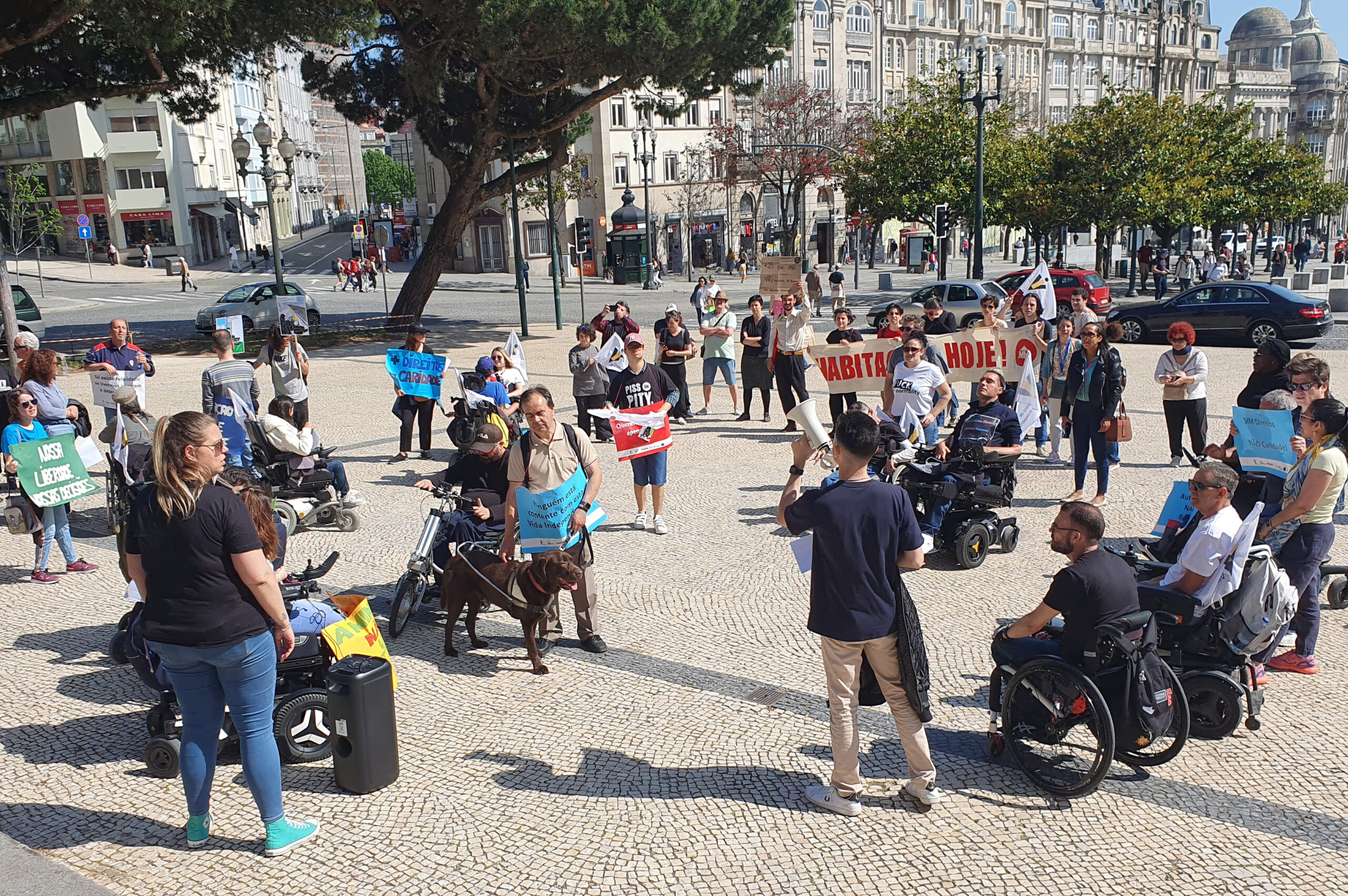 Aspeto da concentração na Avenida dos Aliados.