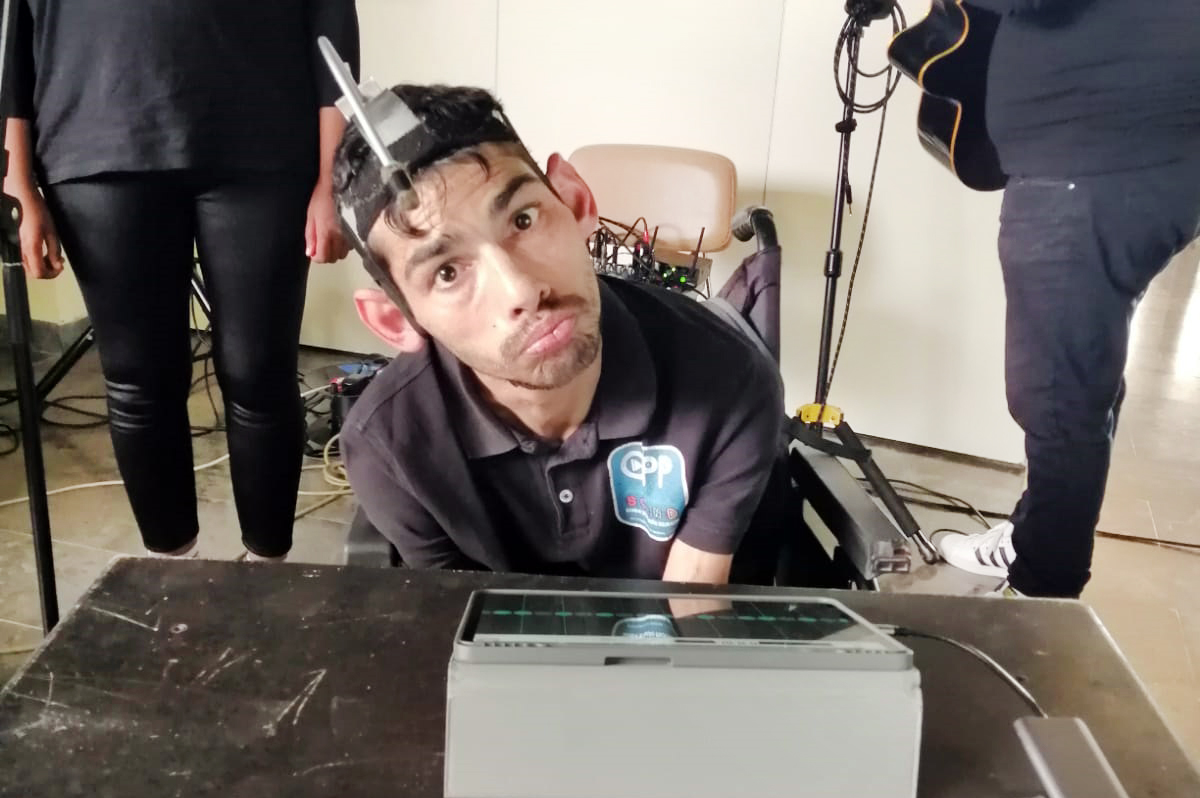 Paulo Fonseca, elemento dos appSound, responsável pelos dispositivos eletrónicos iPad e Makey .