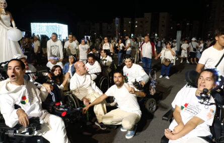 Alguns dos elementos da APPC fotografados no meio da rua (e junto de muitas mais pessoas).