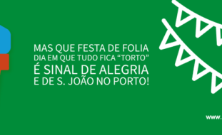 Imagem com fundo verde. Apresenta um vaso com manjericos coloridos e estilizados (em formato de hexágono, com seis lados, portanto...). A branco, duas fitas com bandeiras penduradas. Surge, também, indicação do sítio da APPC e das redes sociais. No centro a quadra de S. João da autoria da APPC: Mas que festa de folia dia em que tudo fica “torto” é sinal de alegria e de S. João no Porto!
