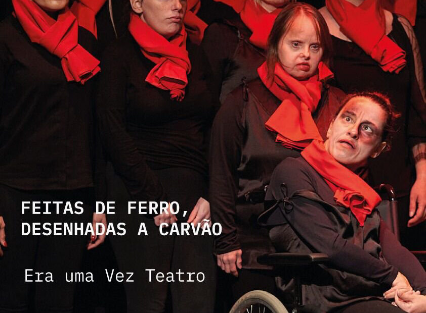 Cartaz de divulgação. Imagem em tons escuros com 10 pessoas vestidas de negro. Todas usam cachecol vermelho. Uma está sentada em cadeira de rodas. Algumas das pessoas aparentam ter sinais de agressões no rosto.