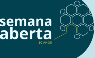 Imagem de um banner com fundo azul escuro. À esquerda, está o texto 