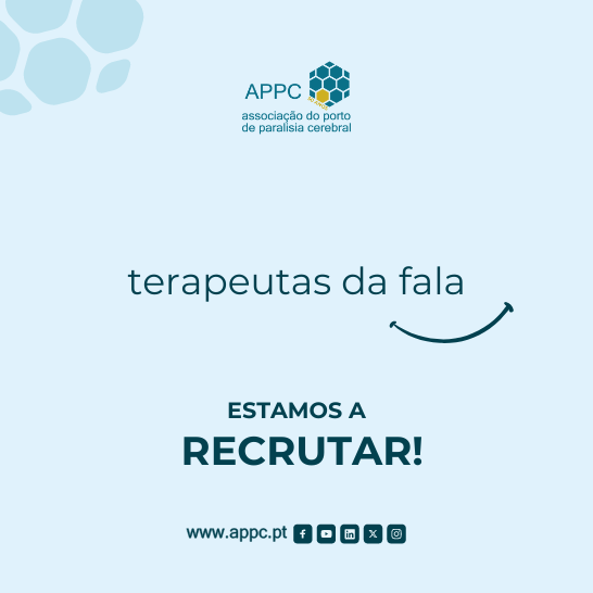 Imagem de anúncio de Recrutamento com fundo azul claro. Em cima, ao centro, logótipo da Associação do Porto de Paralisia Cerebral. Depois, no centro da imagem, a expressão “Estamos a recrutar!”. Em baixo, igualmente centrado, a indicação do sítio da APPC e as respetivas redes sociais.
